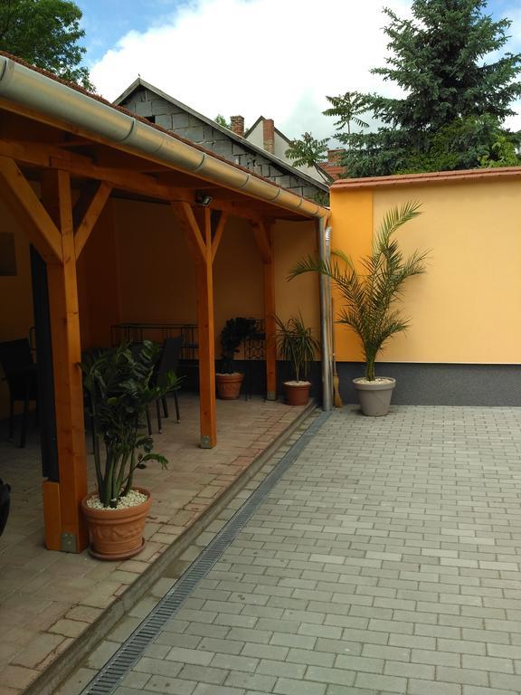 Paradise Apartmanhaz Eger Exterior photo
